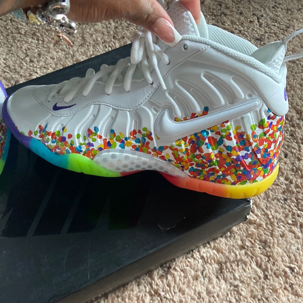 Fruity pebbles posite pro (GS) these sneakers are a size 5.5 boys run true size